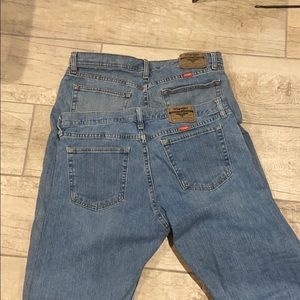 A bundle men’s wrangler jeans